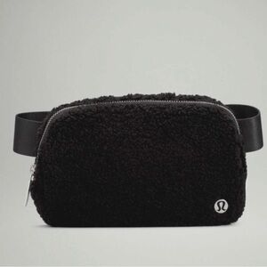 Lululemon Everywhere FLEECE Belt Bag - Black